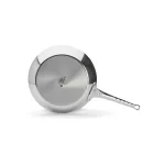 כלי בישול מקצועי מסדרת Affinity של המותג הצרפתי De Buyer – מחבת נירוסטה בעיצוב אלגנטי עם גימור מבריק.