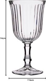 כוס Libbey בלם בודדת, מלאה ביין אדום, מדגימה את העיצוב הנוסטלגי והאלגנטי שלה.