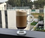 סט של שש כוסות זכוכית ליביי סנטידו בנפח 260 מ"ל. כוסות אלגנטיות עם עיצוב מודרני, דופן עבה ופיה רחבה, מתאימות למשקאות חמים כמו קפה ושוקו.