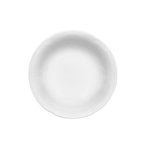 קערת פורצלן עגולה Bauscher Mozart למרק ($23 \text{ ס"מ}$), מונחת על צלחת מנה עיקרית, חלק מעריכת שולחן חג מודרנית.