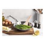 מחבת שפים מדגם Affinity מבית De Buyer – נירוסטה מבריקה בקוטר 24 ס"מ עם ידית יצוקה