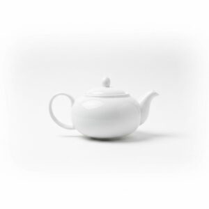 קומקום תה לבן מפורצלן יוקרתי ועמיד במראה צלול ומלוטש.