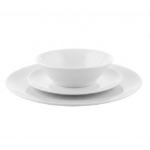 סט כלי אוכל יוקרתי הכולל צלחות מנה עיקרית, ראשונה וקערות מרק.