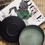 2 צלחות קרמיקה צבע ירוק חום בקוטר 20 ס"מ / 25 ס"מ פורצלן גרמני