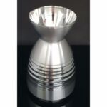 קנקן נירוסטה יפני מקצועי 0.8 ליטר על רקע לבן נקי.