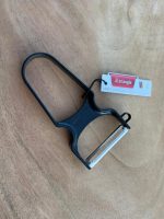 כלי מטבח לקילוף ירקות ופירות תוצרת Triangle.