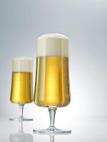 תקריב על כוס קריסטל Tritan מבריקה של Schott Zwiesel, המדגישה את איכות החומר והשקיפות.