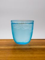 כוס הייבול כחולה, עשויה מזכוכית שקופה ועמידה, מבית Bormioli Rocco.