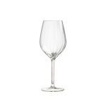 סט של 6 כוסות יין Royal Leerdam Adora, מסודרות על שולחן. תמונה מקרוב של כוס יין Adora מלאה, המדגישה את צבע היין ואת הברק של הזכוכית.