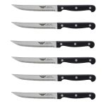 צילום תקריב של סכין סטייק BEROX, המדגיש את הלהב המשונן ואת ידית הניטים.