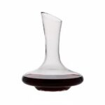 מראה היין בתוך כלי הזכוכית של ALFA הממחיש את פונקציונליות הכלי.