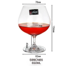 כוס קריסטל Vetroo, עמידה לשימוש במדיח כלים, עם ברק וצלילות מרשימים.