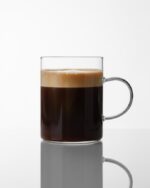 כוס שתייה חמה עם ידית מזכוכית איכותית.