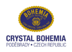 חותמת קריסטל בוהמיה: חותמת איכות או לוגו קטן של Crystal Bohemia מוטבע על גבי כלי זכוכית, המדגיש את המורשת הצ'כית ואיכות הקריסטל.