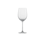 שתי כוסות יין אדום אלגנטיות מבית Zwiesel Glas, סדרת Prizma, עשויות קריסטל עם אופטיקה ייחודית.
