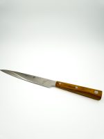 סכין יפנית מקצועית לפריסת דגים, עם להב חד-צדדי חד במיוחד.