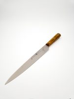 סכין יאנאגיבה NAKATO עם ידית עץ טבעי, מעוצבת בצורה ארגונומית.