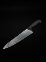 תקריב על סכין שף Sico Ergoline 25 המציג את הלהב המבריק והידית האנטי-בקטריאלית.