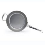 מחבת De Buyer Pro: מושלמת לצריבה והשחמה.