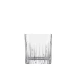 צילום סטילס של כוס ויסקי שקופה ומחורצת מותג Schott Zwiesel.