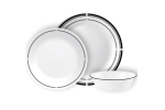 סט כלי אוכל Corelle Brasserie 18 חלקים. כלים עגולים לבנים עם דוגמה גיאומטרית משובצת בצבע שחור בשוליים.