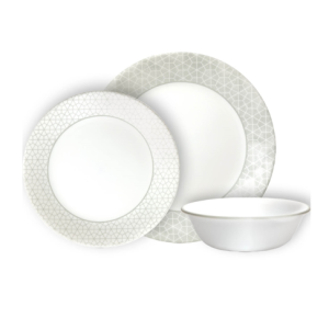 סט כלי אוכל Corelle Knox 18 חלקים. כלים עגולים לבנים עם דפוס משושים עדין בגוונים עמומים של אפור מרווה.