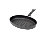 מחבת גריל אובלית First Titanium, עם תחתית פסים ושפת ניקוז נוזלים, מיועדת לצלית דגים ופירות ים.
