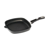 מחבת פסים מרובעת 26 ס"מ של AMT Gastroguss, מותאמת במיוחד לכירי אינדוקציה וכוללת ידית ארגונומית.