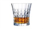 כוס וויסקי Lady Diamond L9747 עם משקה בצבע ענברי וקוביות קרח גדולות.