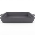 מבט מהצד על תבנית פורצלן יוקרתית של RAK בצבע ייחודי וגימור מט.