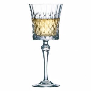 מבט על נוזל בתוך כוס יין מעוטרת מדגם Lady Diamond l9744.