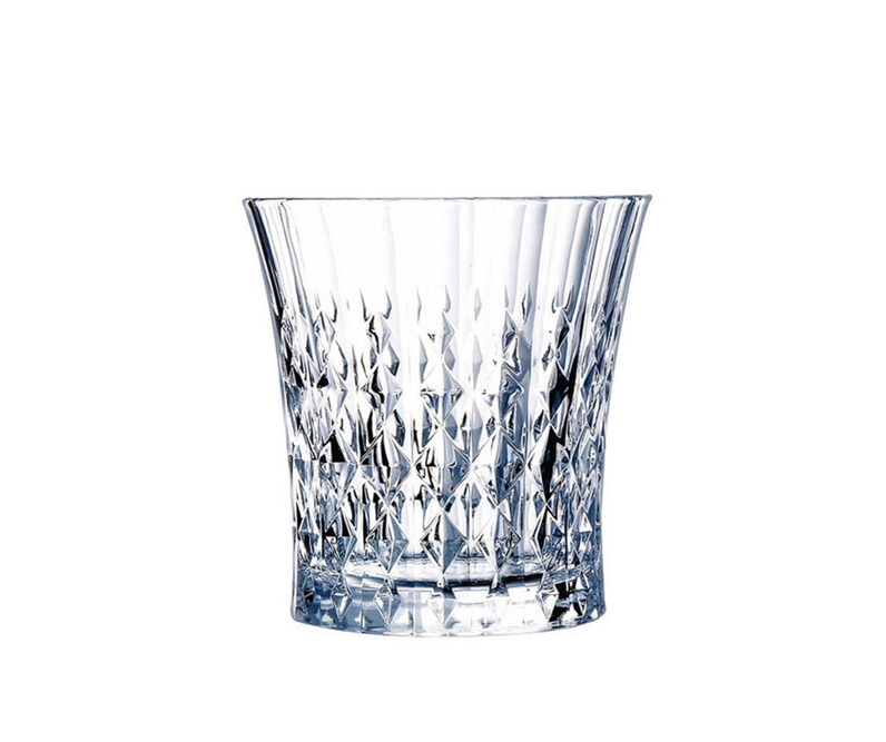 כוס לואובול (Lowball) יוקרתית בעיטור חיתוך יהלום על רקע לבן נקי L9747. כוס וויסקי קריסטל 270 מ"ל מדגם Lady Diamond של Chef & Sommelier, מק"ט L9747.