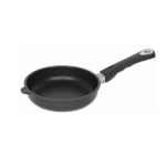 520-E מחבת AMT Gastroguss עמידה לשריטות עם שכבת תחמוצת טיטניום קשיחה למטבח המקצועי.