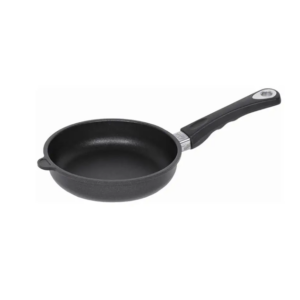 520-E מחבת AMT Gastroguss עמידה לשריטות עם שכבת תחמוצת טיטניום קשיחה למטבח המקצועי.