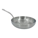 תקריב של ידית ארגונומית מנירוסטה מרותקת למחבת Samuel Groves לחוזק מירבי.