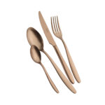 סט סכו"ם 24 חלקים Salvinelli דגם Fast Ice Copper בציפוי PVD נחושת יוקרתי על רקע לבן.