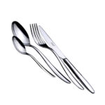 סט סכו"ם 24 חלקים דגם Fast מבית Salvinelli בגימור מבריק (Mirror Finish) על רקע לבן.