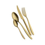 סט סכו"ם 24 חלקים Salvinelli דגם Fast Ice Gold בגימור זהב מט יוקרתי על רקע לבן.