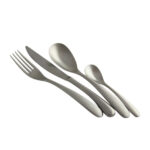 סט סכו"ם 24 חלקים Salvinelli דגם Forever Ice בגימור מט יוקרתי על רקע לבן.