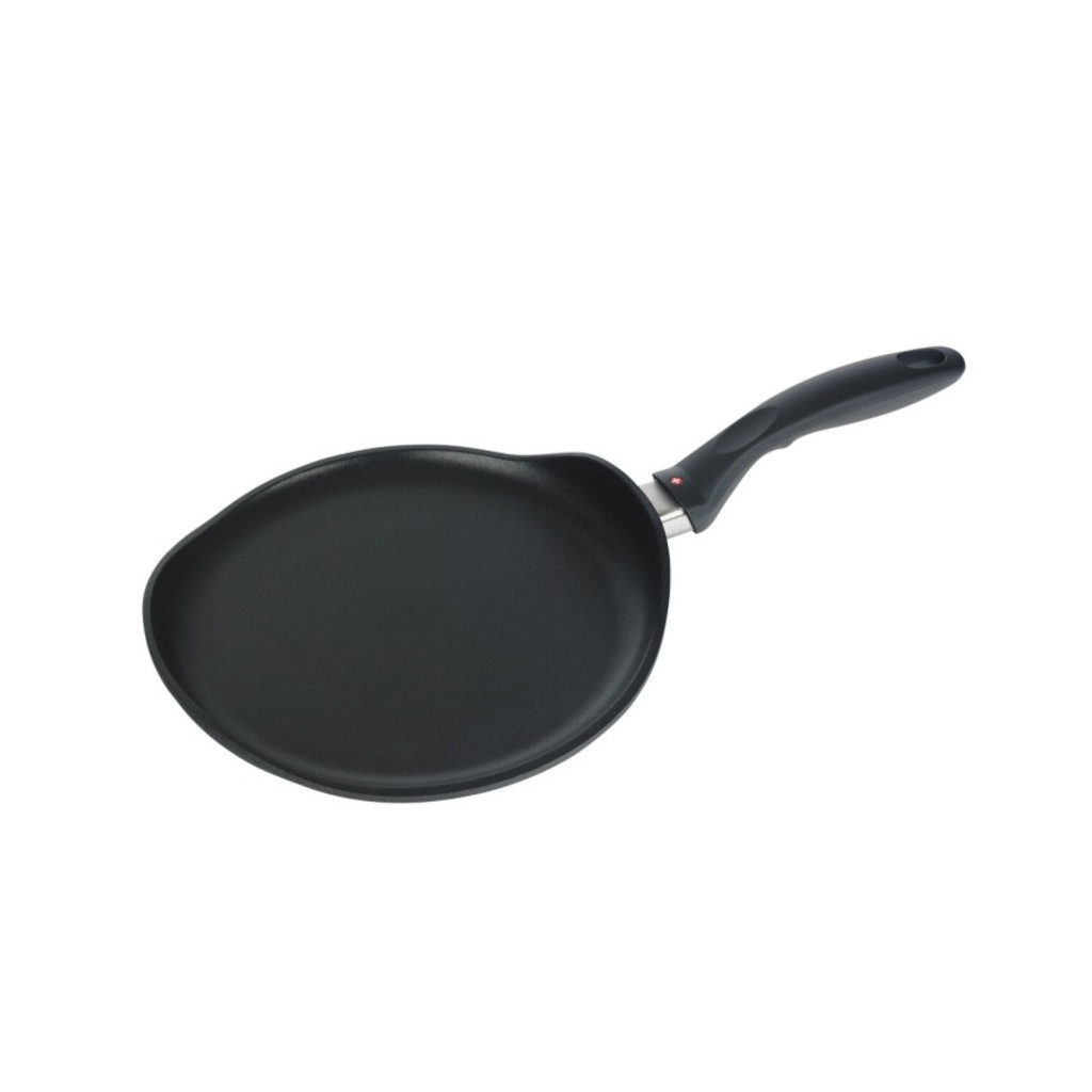 מחבת Swiss Diamond שטוחה בקוטר 26 ס"מ עם ציפוי יהלומים למניעת הידבקות. מחבת קרפ ופנקייק אינדוקציה 26 ס"מ מבית Swiss Diamond מסדרת XD היוקרתית.