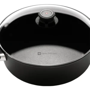 סיר סוטאז' 28 ס"מ Swiss Diamond במבט עילי המציג את רוחב הסיר.