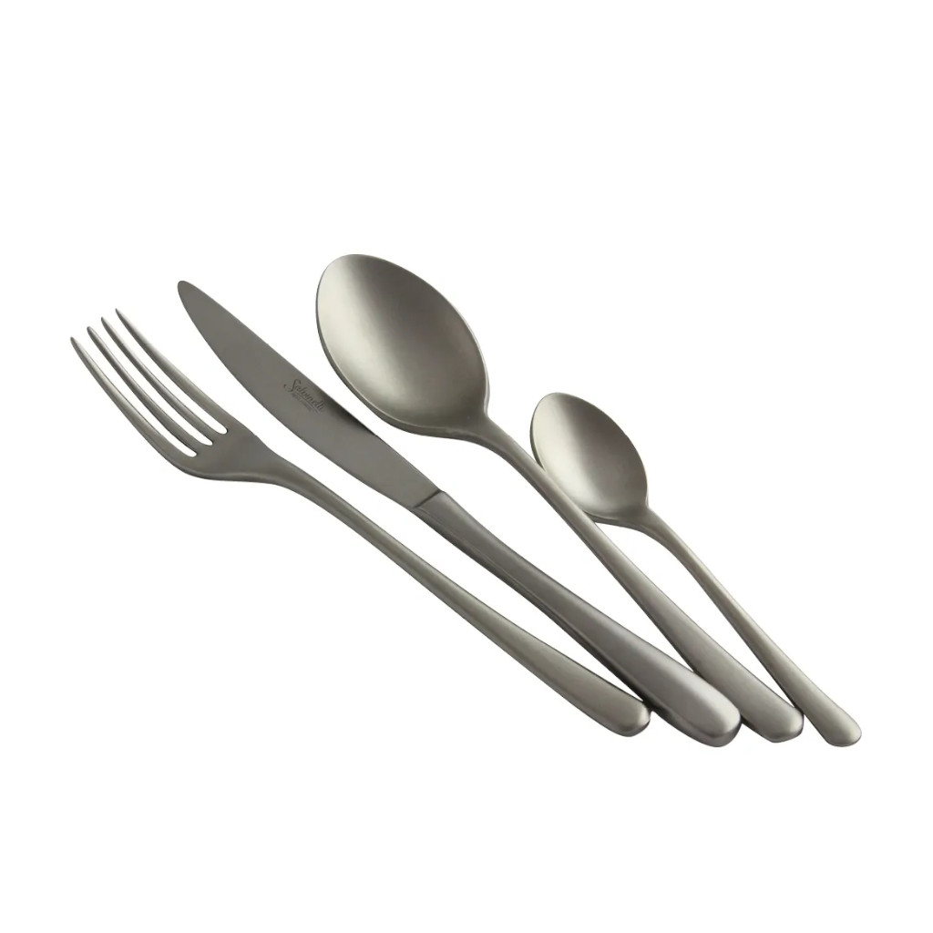 מערכת סכו"ם איטלקית סלווינלי פרינסס אייס – נירוסטה 18/10 בגימור מוברש ועיצוב מלכותי קלאסי. סט סכו"ם 24 חלקים Salvinelli דגם Princess Ice בגימור מט יוקרתי על רקע לבן.