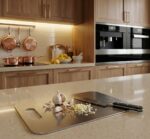 משטח חיתוך והפשרה היגייני מנירוסטה 18/10, דוחה ריחות וכתמים, מתאים לחיתוך בשר ודגים.