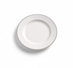 תקריב על טכנולוגיית Super Vitrified המונעת שברים בקצוות הצלחת.