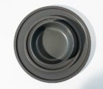 פריסה גיאומטרית של צלחות RAK Honey Porcelain ירוק עמוק ממבט ציפור.