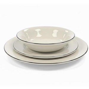 סט צלחות פורצלן יוקרתי 18 חלקים מבית Churchill אנגליה בעיצוב לבן עם פס שחור על רקע לבן.