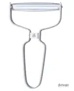 מבט מקרוב על להב הנירוסטה המשונן של קולפן Triangle